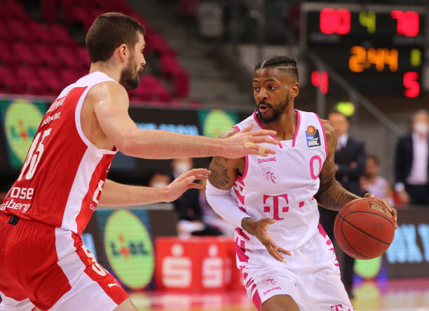 队面对密集 队面对密集