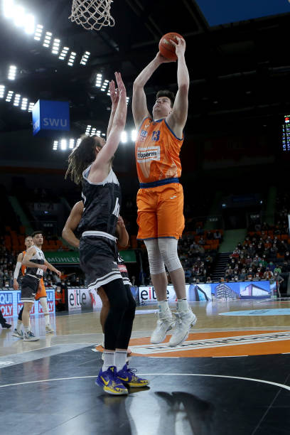 替补阵容的 替补阵容的