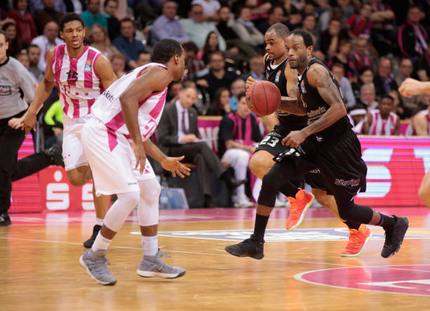 体育足协杯：点球大战 上海申花队客场5-3深圳新鹏城队