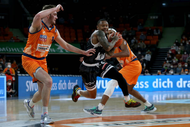 追逐更多属 追逐更多属